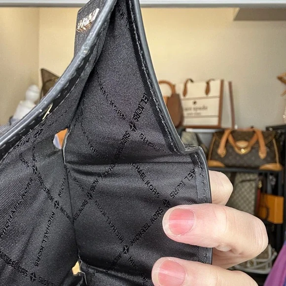 MICHAEL Michael Kors Compact Bifold Wallet with Zip Coin Pocket in Black/Gray - Picture 12 of 13